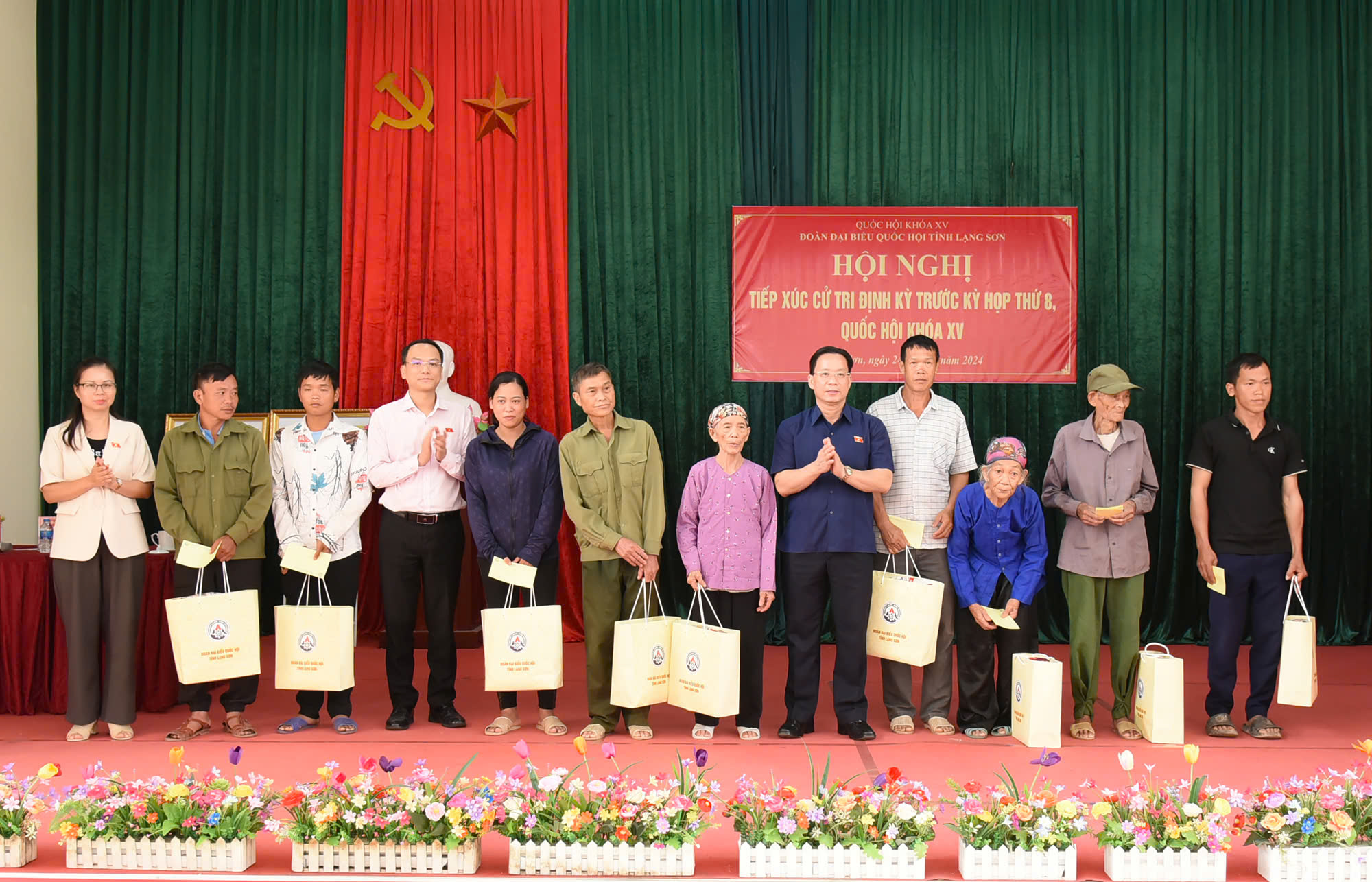 Đoàn đại biểu Quốc hội (ĐBQH) tỉnh  tiếp xúc cử tri trước kỳ họp thứ 8 tại xã Châu Sơn, huyện Đình Lập