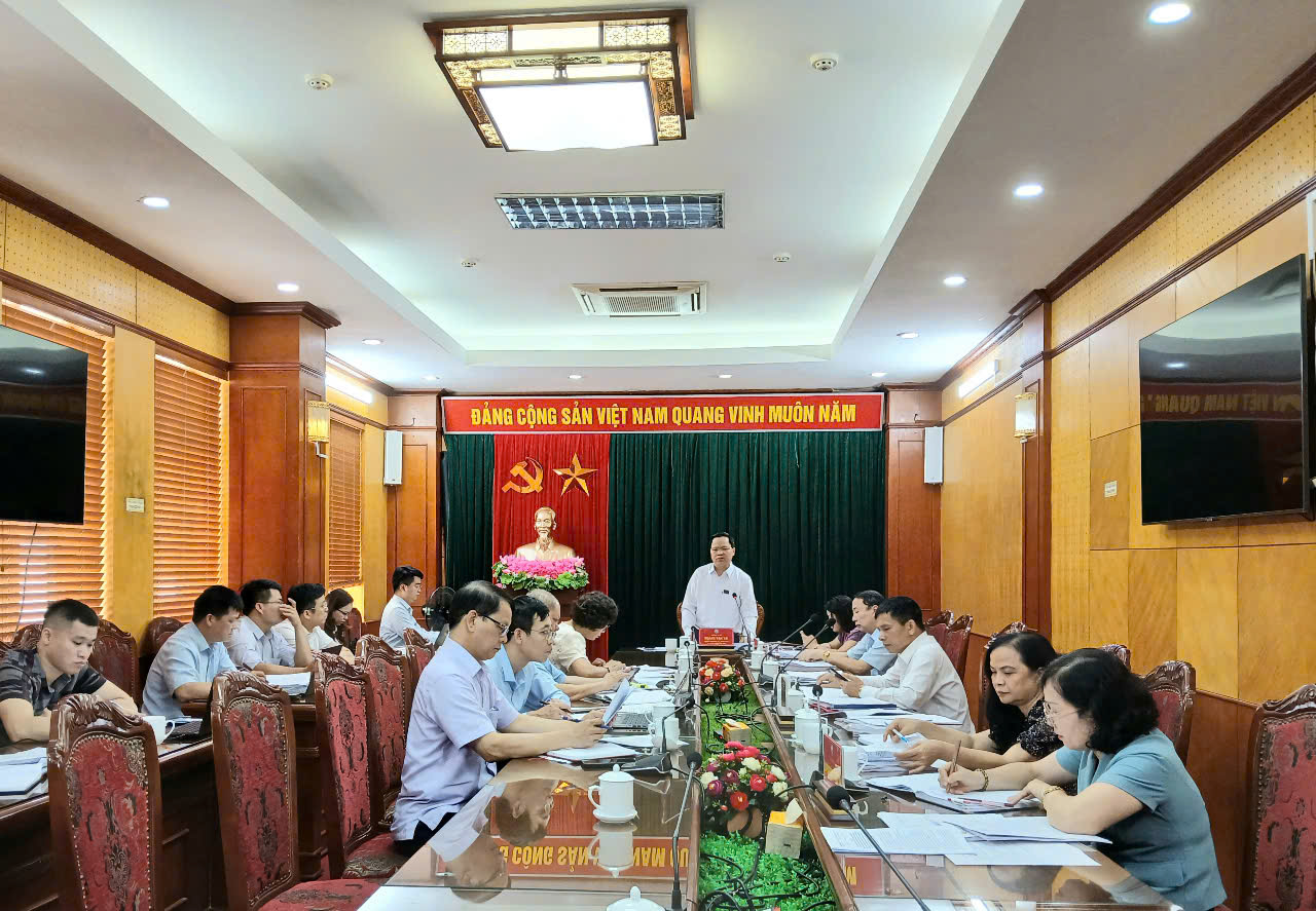 Ban Kinh tế - Ngân sách HĐND tỉnh họp thẩm tra nội dung trình kỳ họp thứ 38 (kỳ họp chuyên đề) HĐND tỉnh khóa XVII