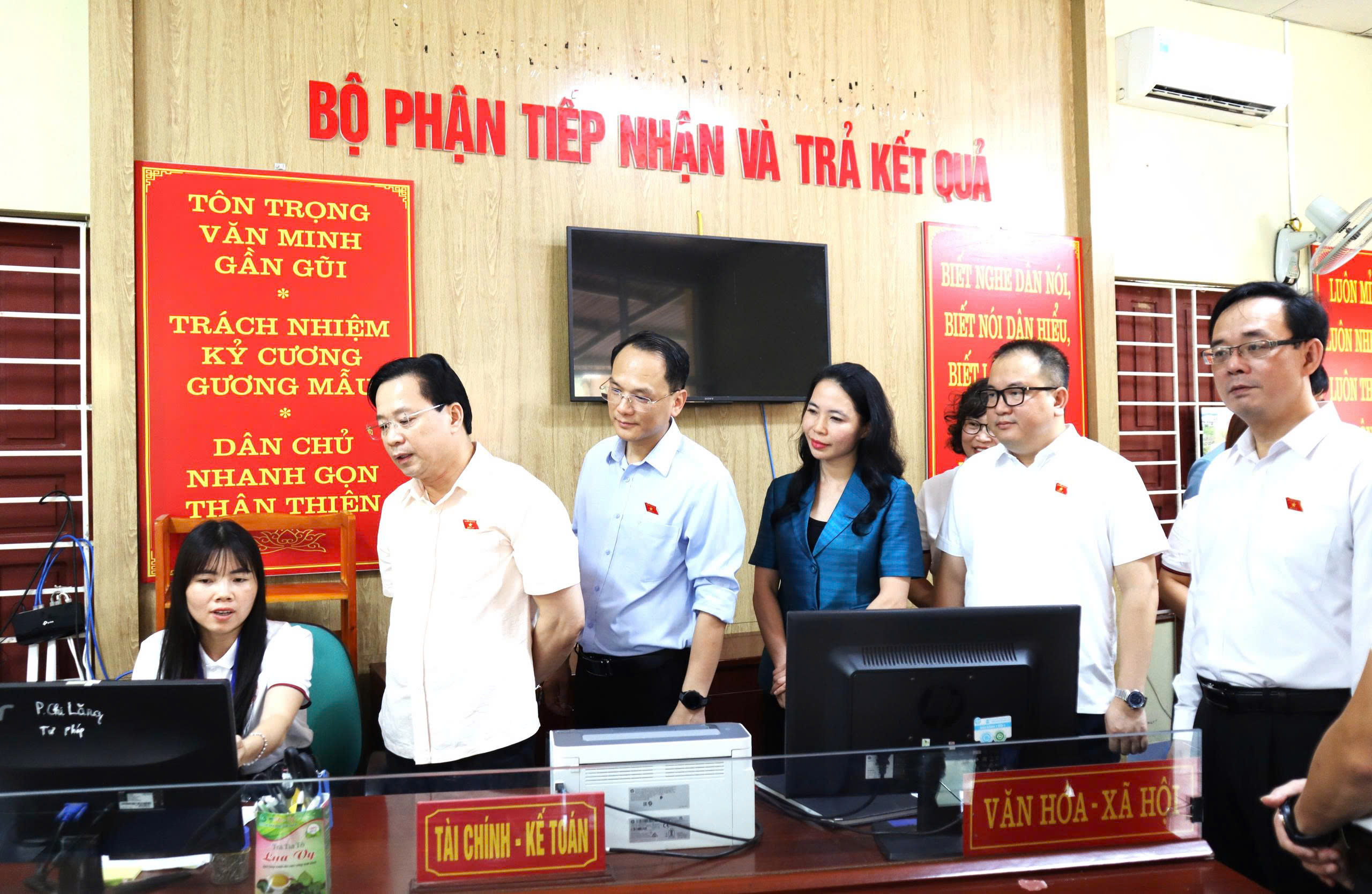 Đoàn đại biểu Quốc hội tỉnh tiếp xúc cử tri định kỳ sau kỳ họp thứ 9,  Quốc hội khóa XV tại phường Lương Văn Tri