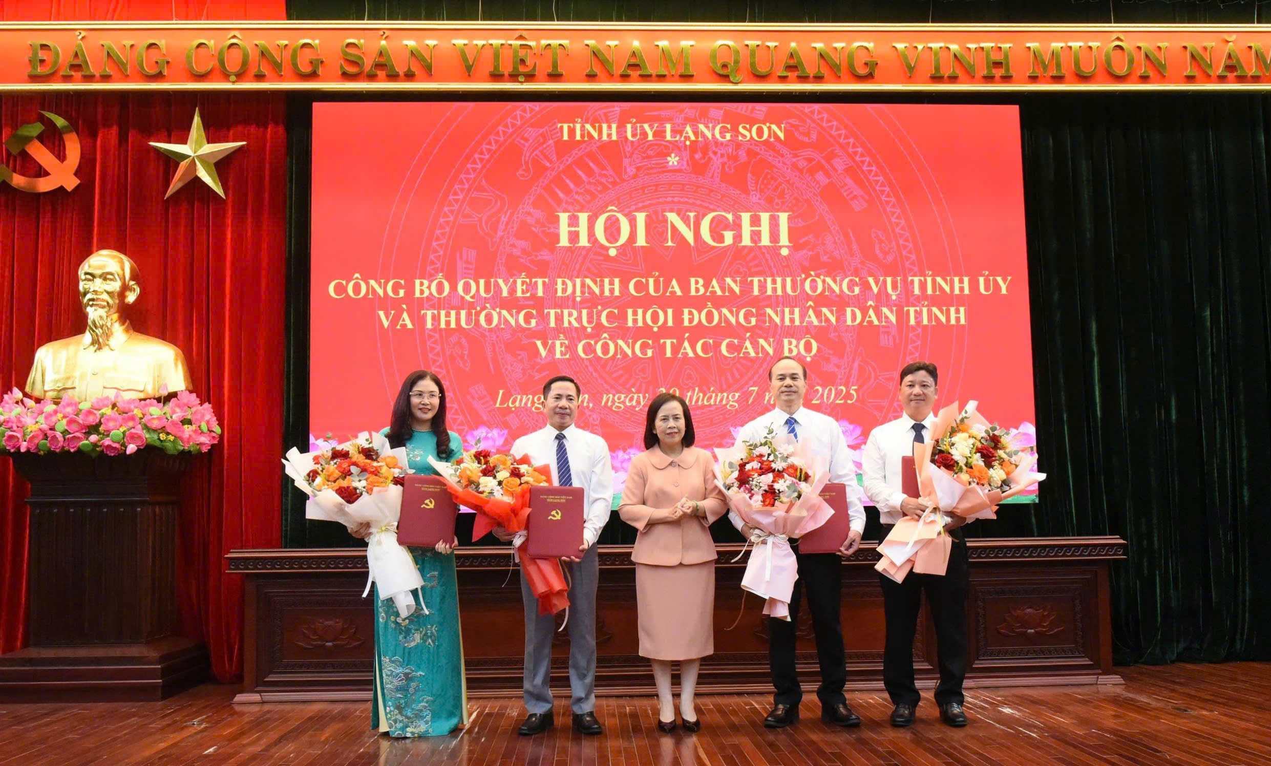 Ban Thường vụ Tỉnh uỷ công bố các quyết định về công tác cán bộ