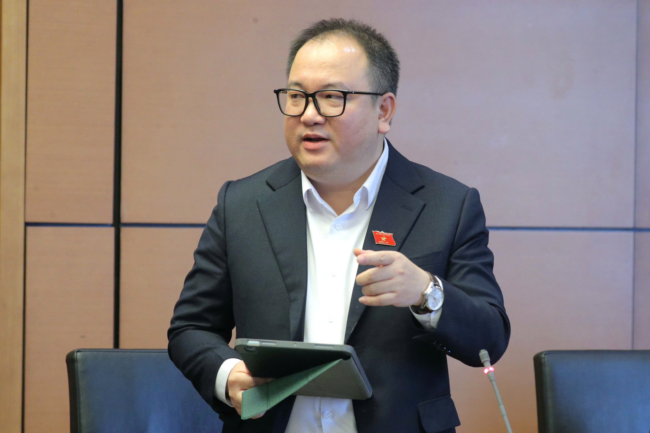 Đại biểu Quốc hội tỉnh tham gia ý kiến đối với dự thảo  Luật Trí tuệ nhân tạo