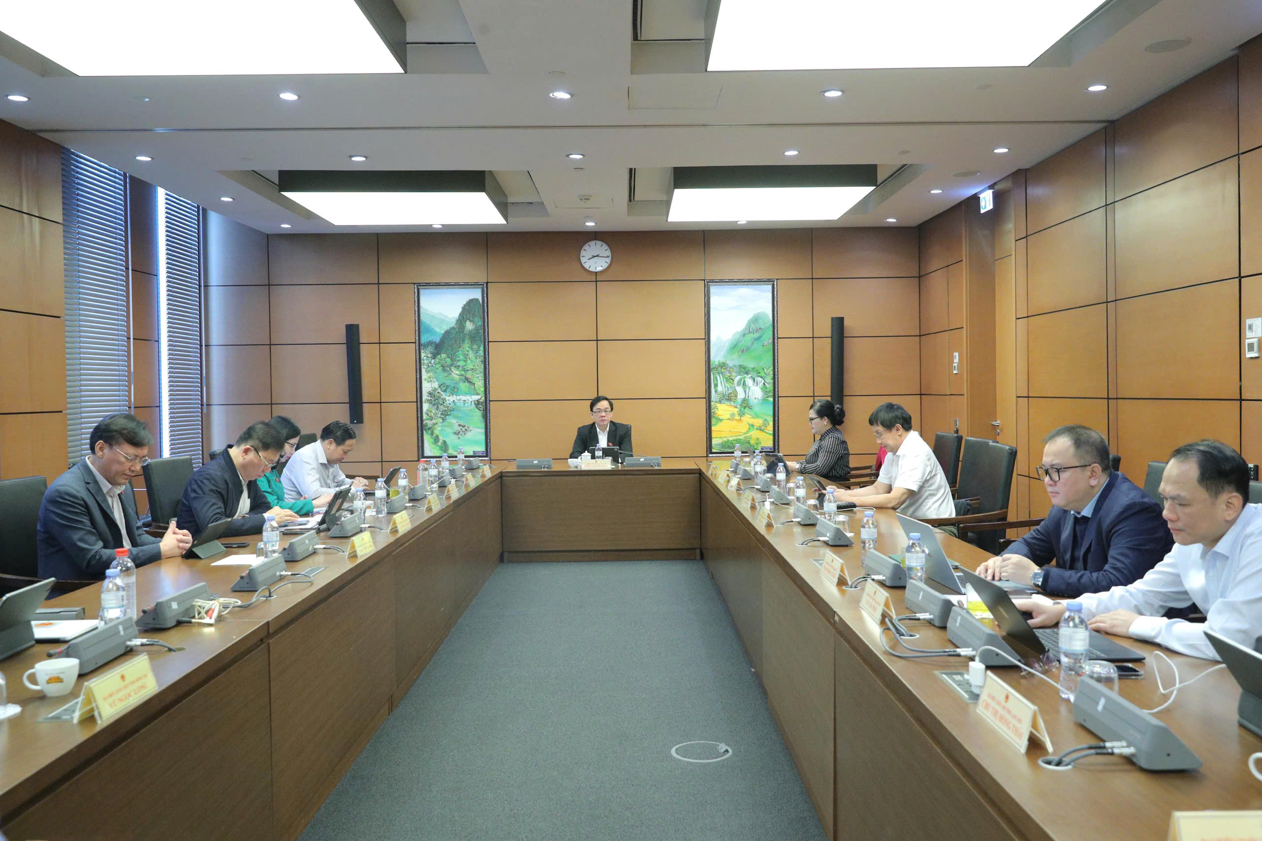 Đoàn đại biểu Quốc hội tỉnh tiếp tục thảo luận tổ về các dự án luật tại Kỳ họp thứ 10, Quốc hội khóa XV