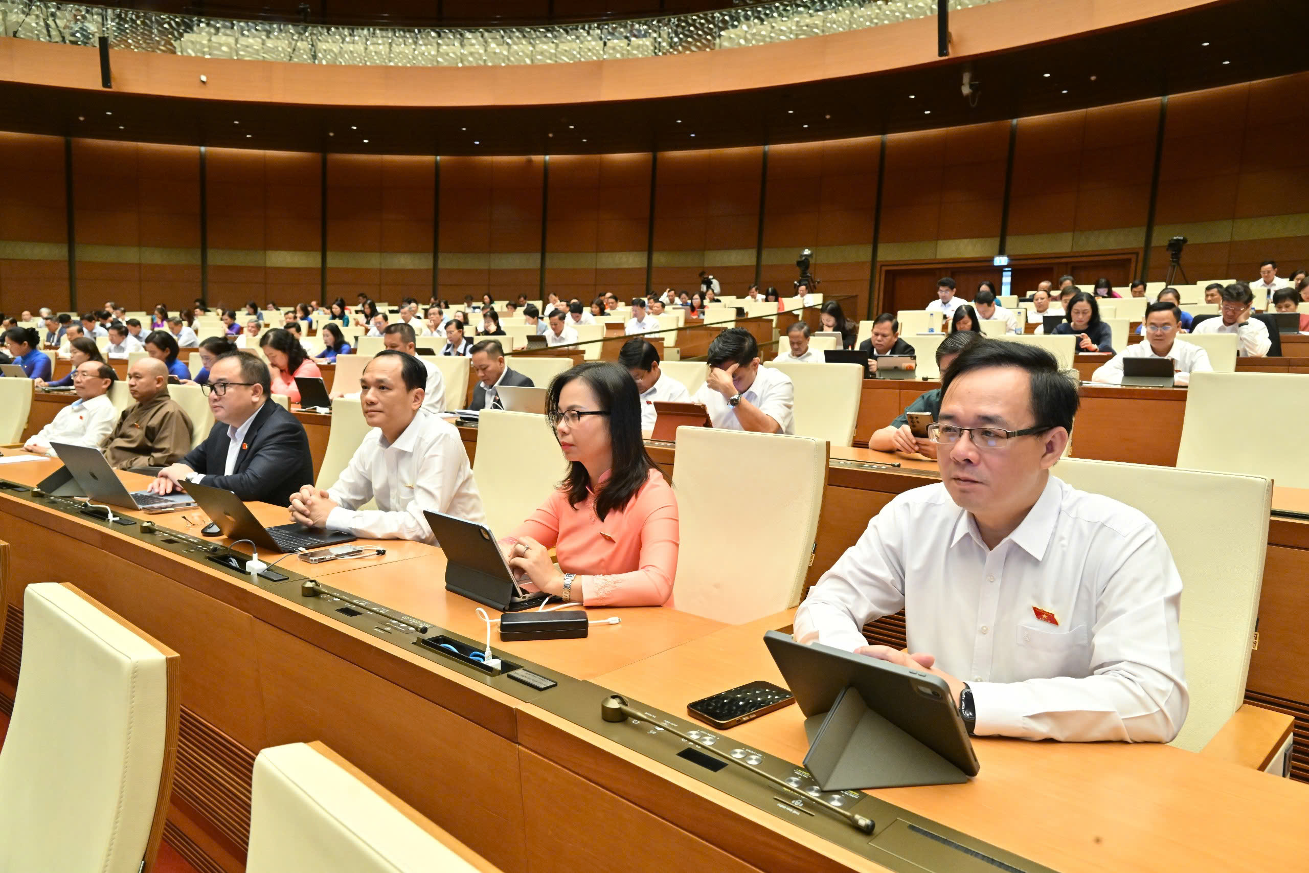 Xứng đáng với niềm tin của cử tri