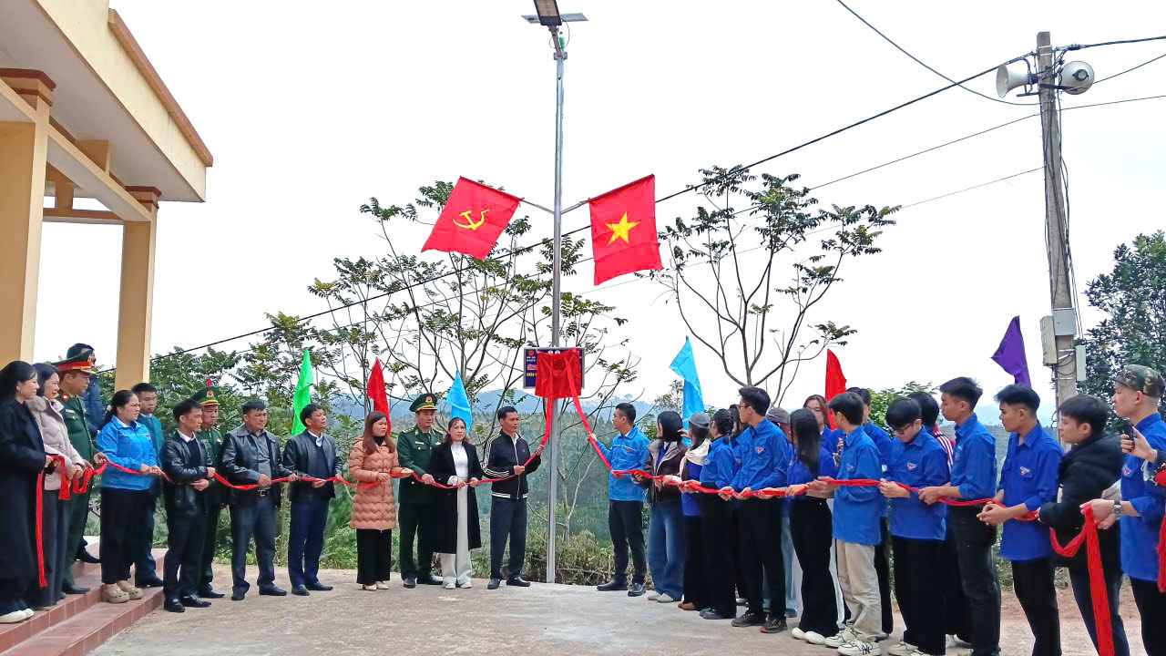 Thường trực HĐND xã Khuất Xá phối hợp tổ chức Chương trình ngày chủ nhật tình nguyện tham gia xây dựng Nông thôn mới