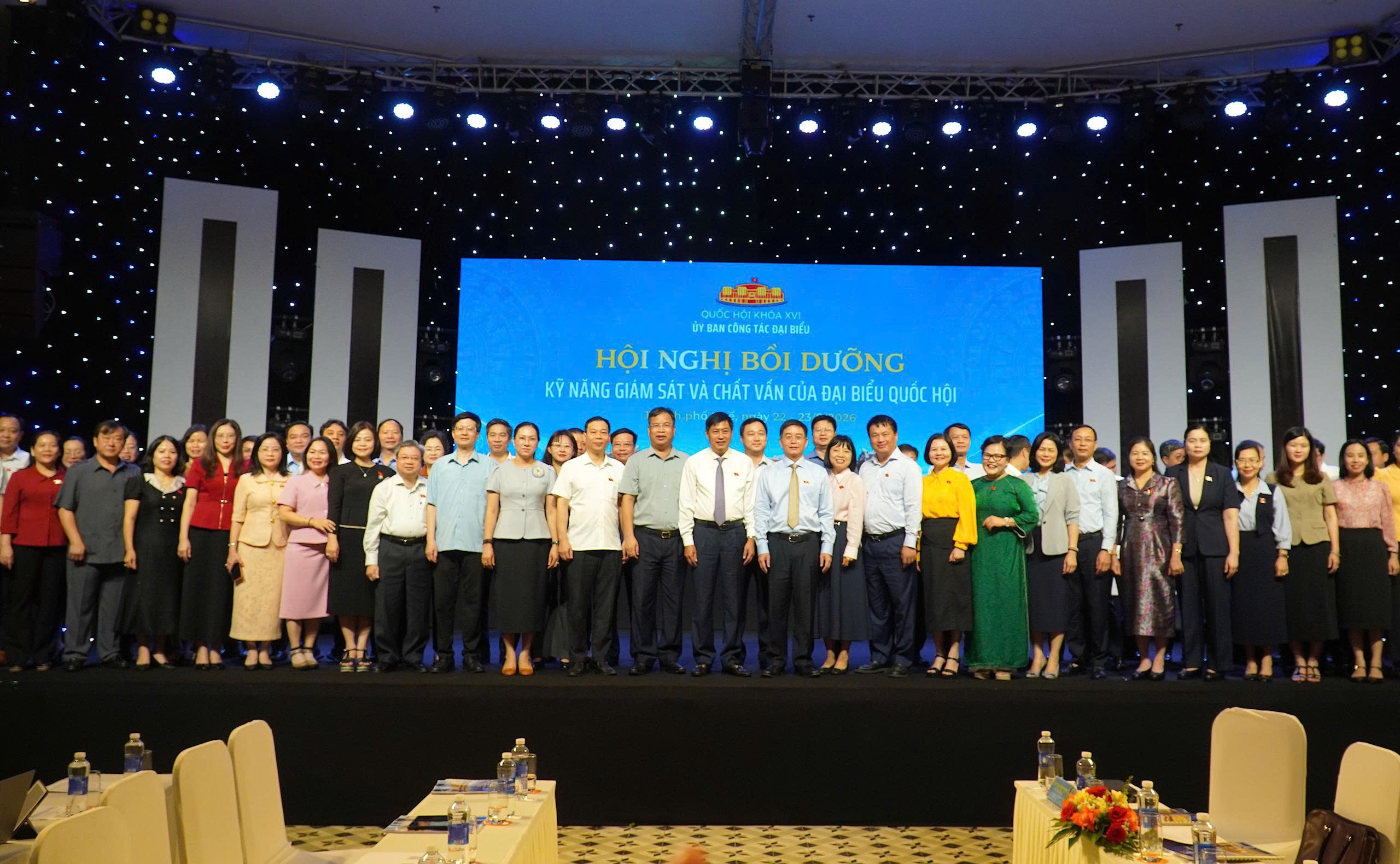 Đoàn đại biểu Quốc hội tỉnh Lạng Sơn dự Hội nghị Bồi dưỡng Kỹ năng giám sát và chất vấn của đại biểu Quốc hội tại thành phố Huế
