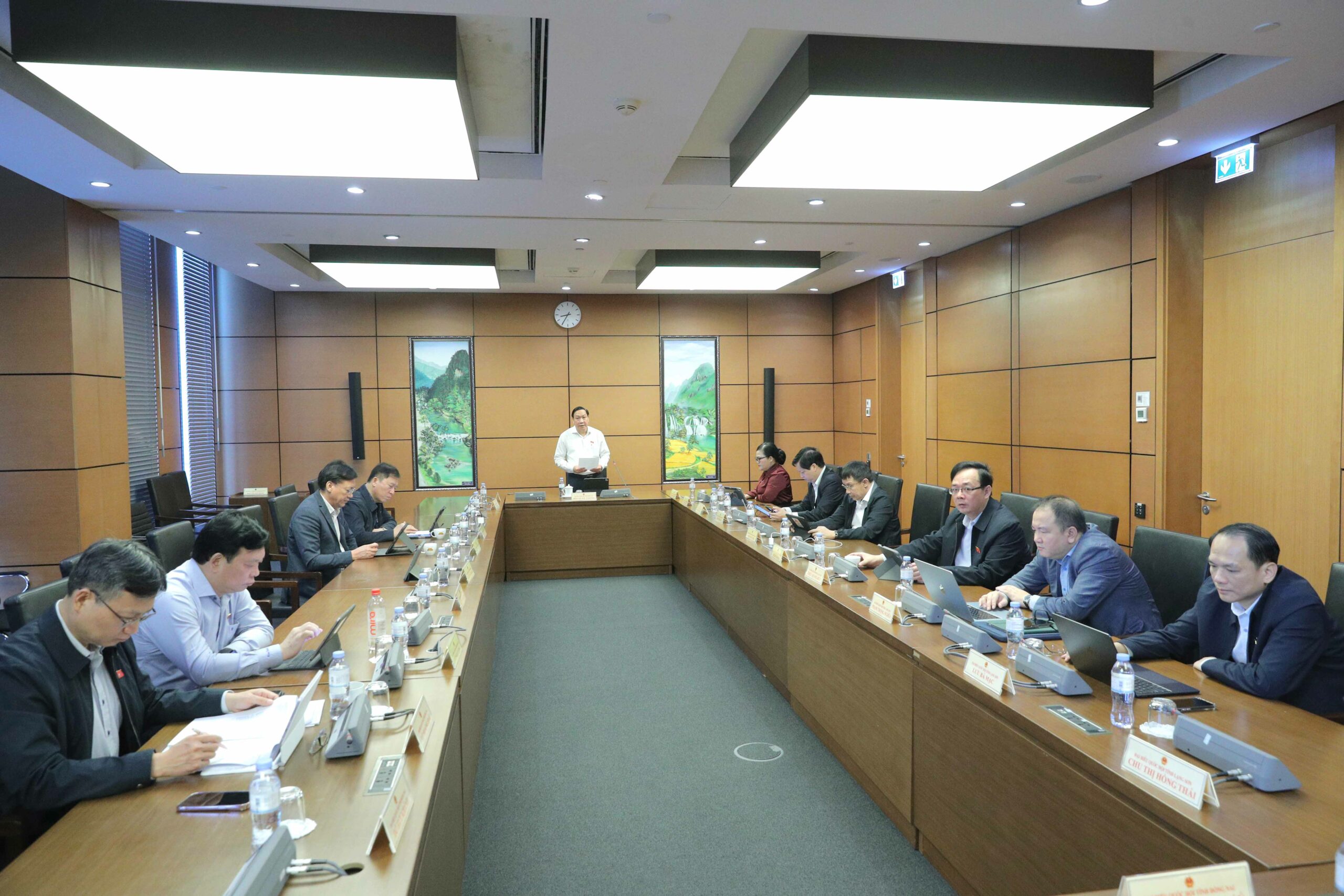 Đại biểu Quốc hội tỉnh tham gia phát biểu thảo luận tại tổ đối với các Chương trình mục tiêu Quốc gia