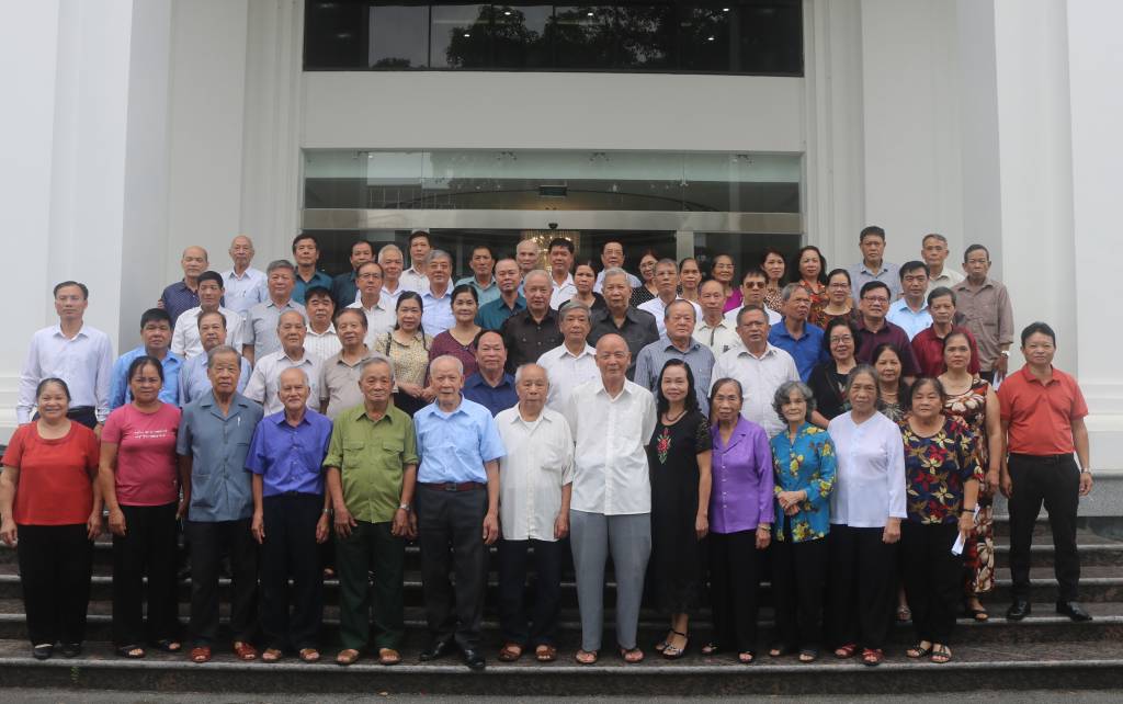 Gặp mặt Câu lạc bộ Hưu trí Văn phòng Chính quyền tỉnh lần thứ 23 năm 2022