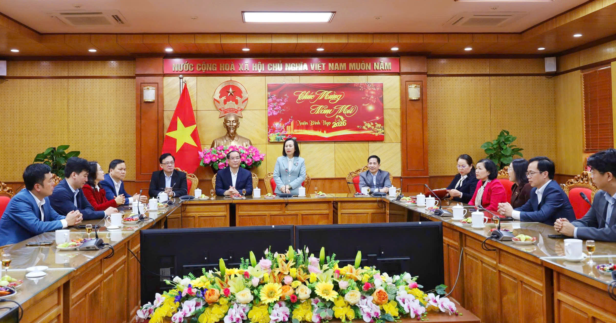 Lãnh đạo HĐND tỉnh - Đoàn ĐBQH tỉnh gặp mặt, chúc Tết đầu năm mới  cán bộ, công chức và người lao động cơ quan Văn phòng