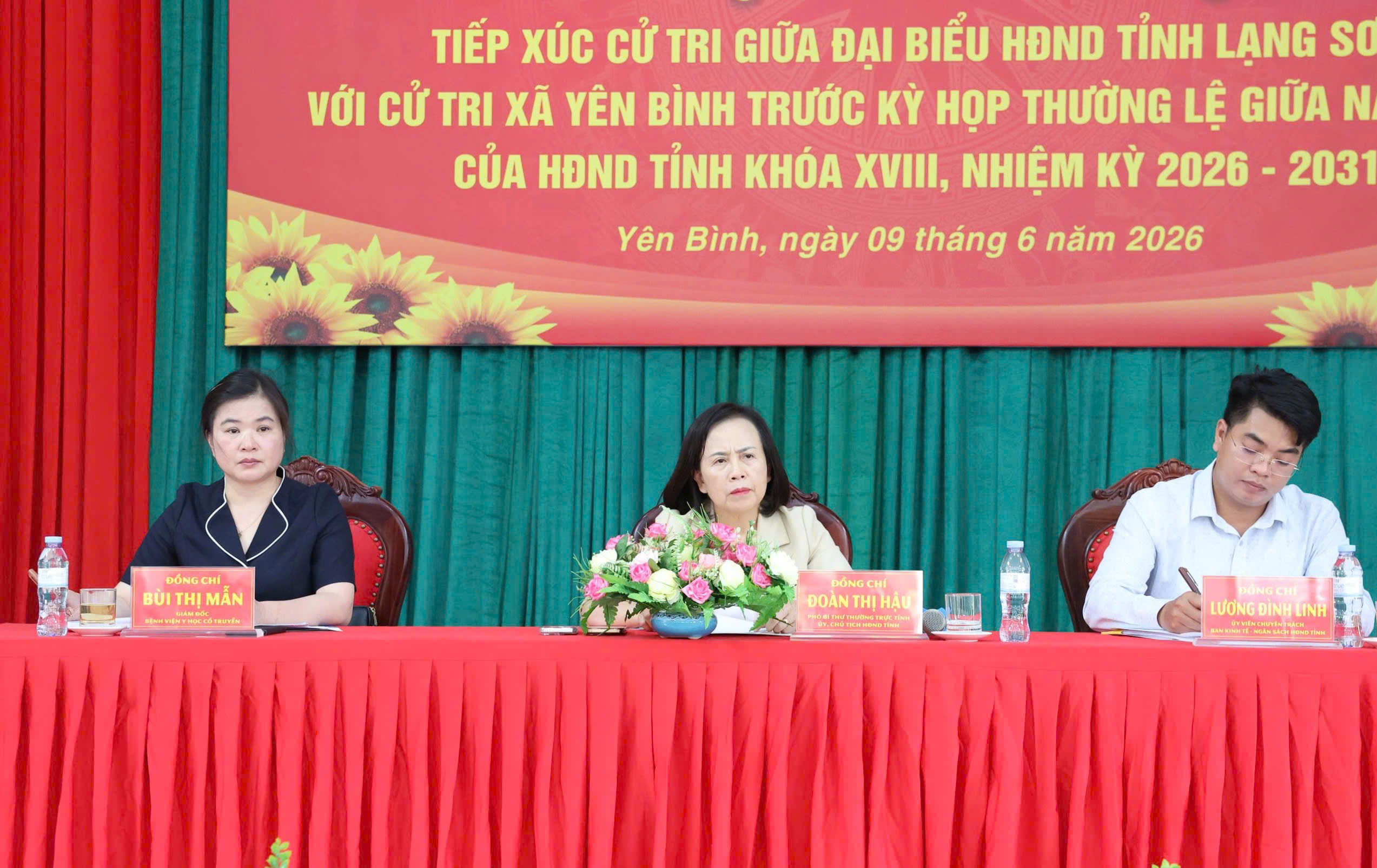 Đồng chí Phó Bí thư Thường trực Tỉnh ủy, Chủ tịch HĐND tỉnh tiếp xúc cử tri tại xã Yên Bình trước kỳ họp thường lệ giữa năm 2026