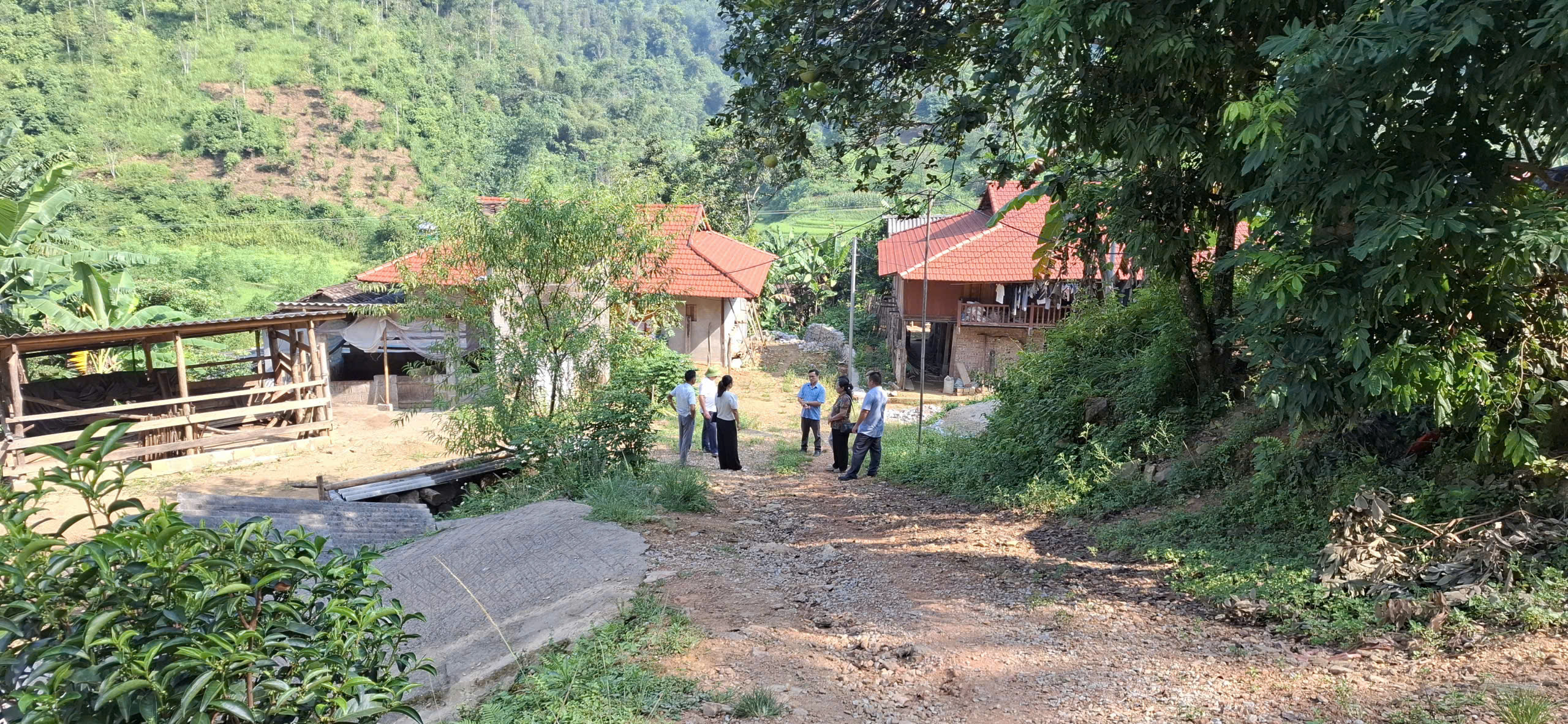 Thường trực HĐND xã Bình Gia tổ chức Đoàn khảo sát, giám sát kiểm tra tình hình triển khai Đề án phát triển giao thông nông thôn theo NQ 44