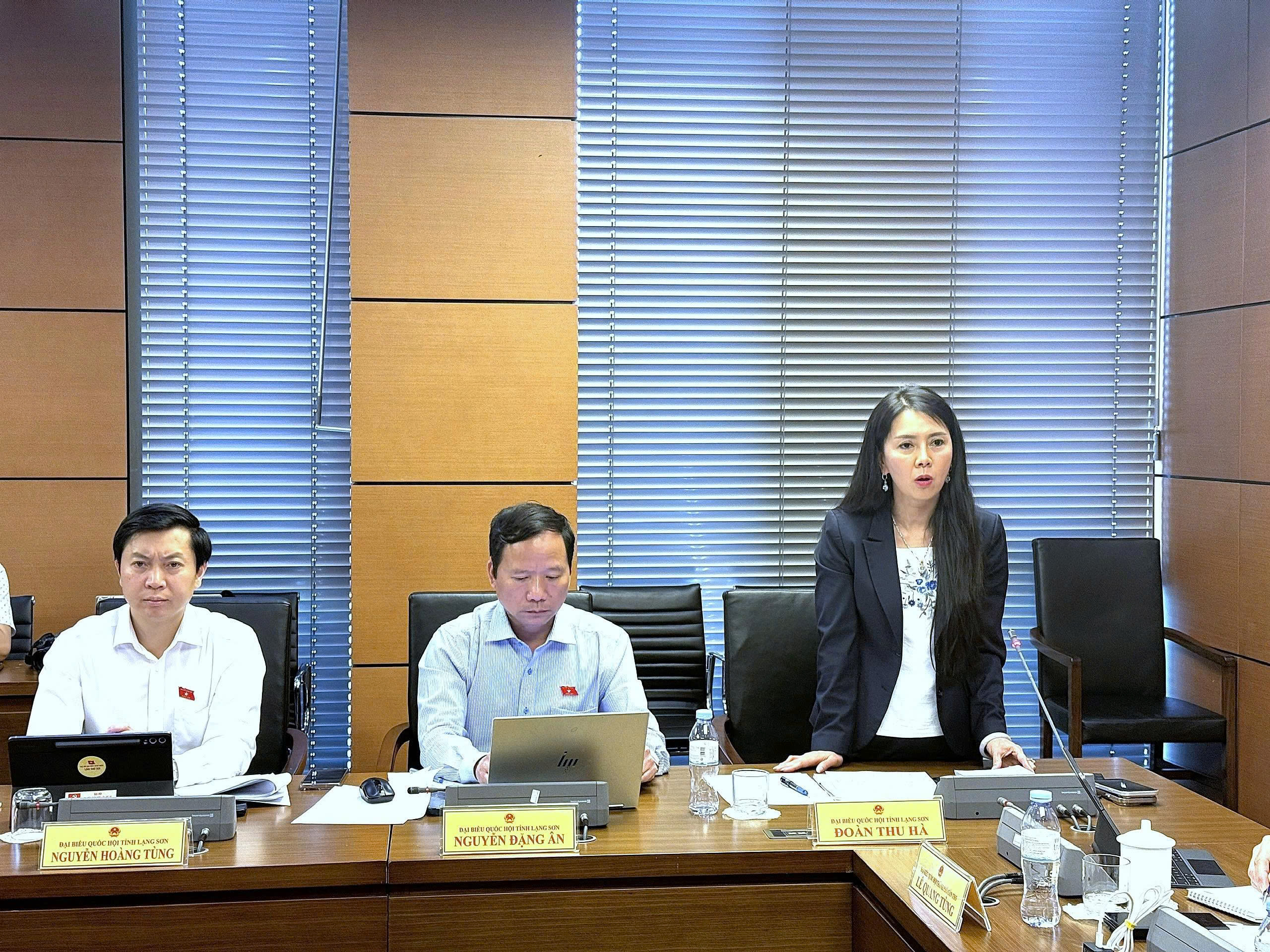 Đoàn đại biểu Quốc hội tỉnh Lạng Sơn góp ý nhiều nội dung tại phiên thảo luận tổ 