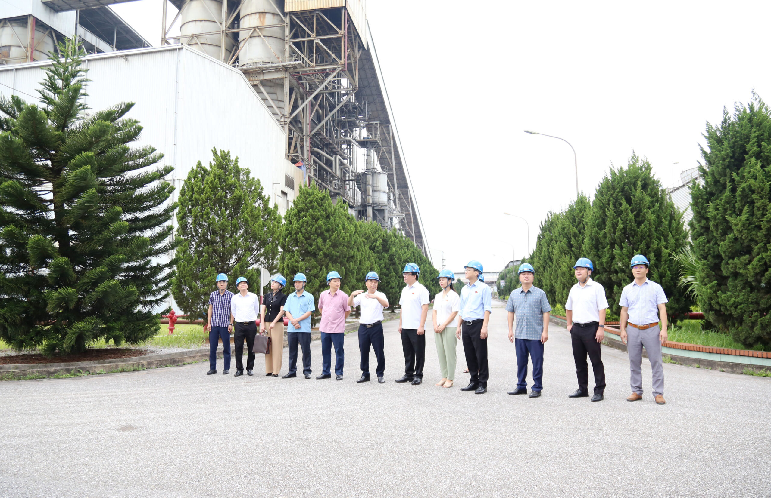 Đoàn ĐBQH tỉnh Lạng Sơn khảo sát tại Công ty Nhiệt điện Na Dương và Công ty Cổ phần Xi măng Đồng Bành