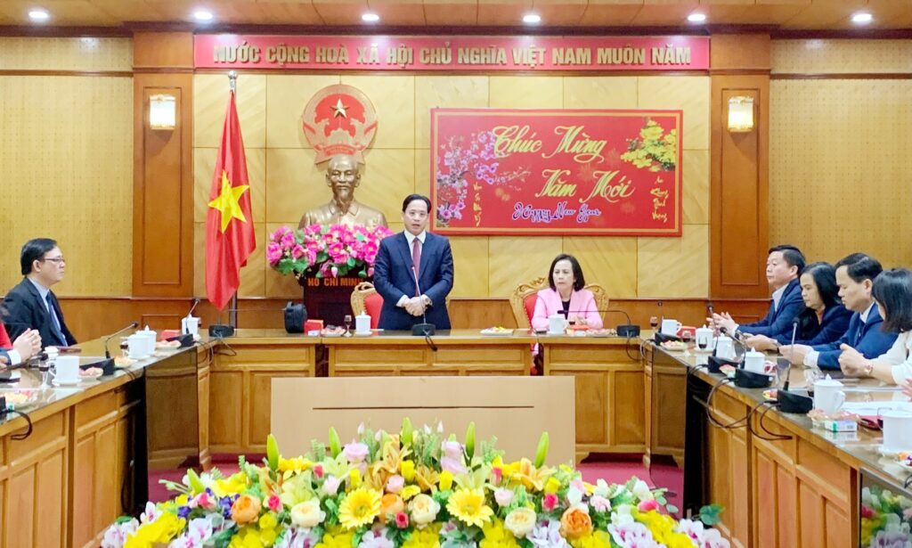 Lãnh đạo Đoàn ĐBQH tỉnh, HĐND tỉnh gặp mặt, chúc Tết đầu năm mới cán bộ, công chức và người lao động cơ quan Văn phòng