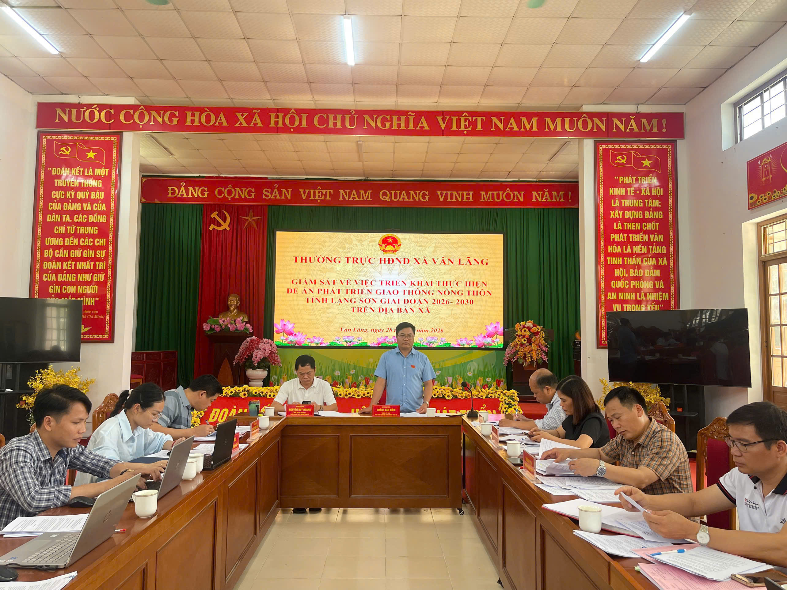Thường trực HĐND xã Văn Lãng giám sát việc triển khai thực hiện Đề án phát triển giao thông nông thôn giai đoạn 2026–2030