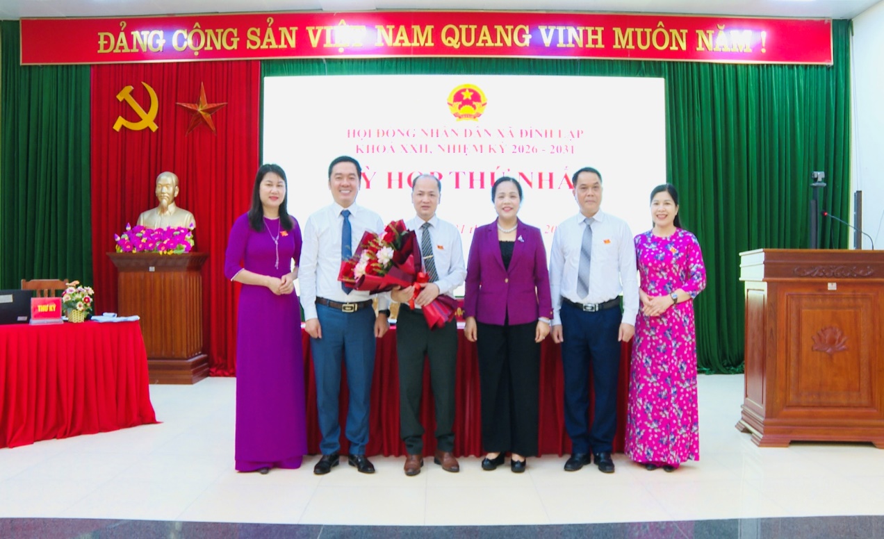Hội đồng nhân dân xã Đình Lập tổ chức Kỳ họp thứ nhất HĐND xã  khoá XXII, nhiệm kỳ 2026 - 2031