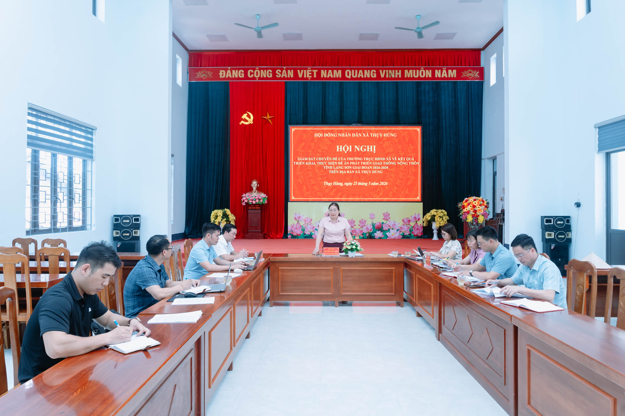 Thường trực HĐND xã Thụy Hùng giám sát việc triển khai thực hiện Đề án phát triển giao thông nông thôn 