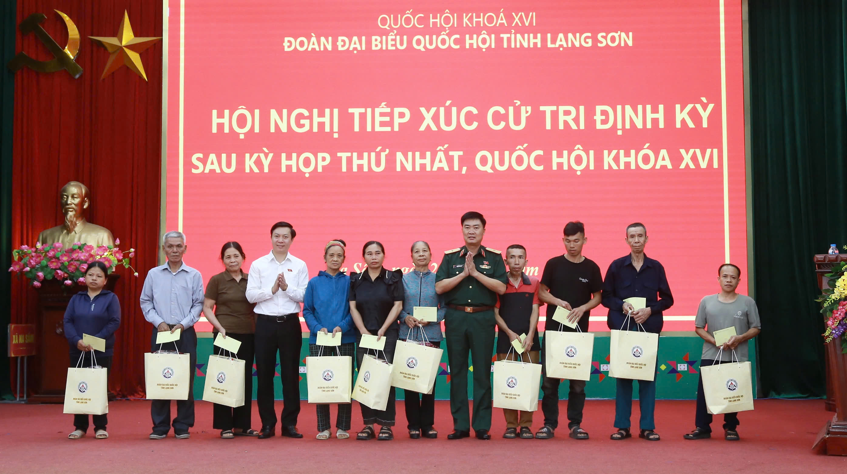 Đoàn đại biểu Quốc hội tỉnh Lạng Sơn tiếp xúc cử tri định kỳ sau kỳ họp  thứ Nhất, Quốc hội khóa XVI tại các xã khu vực Văn Quan, Bình Gia, Bắc Sơn