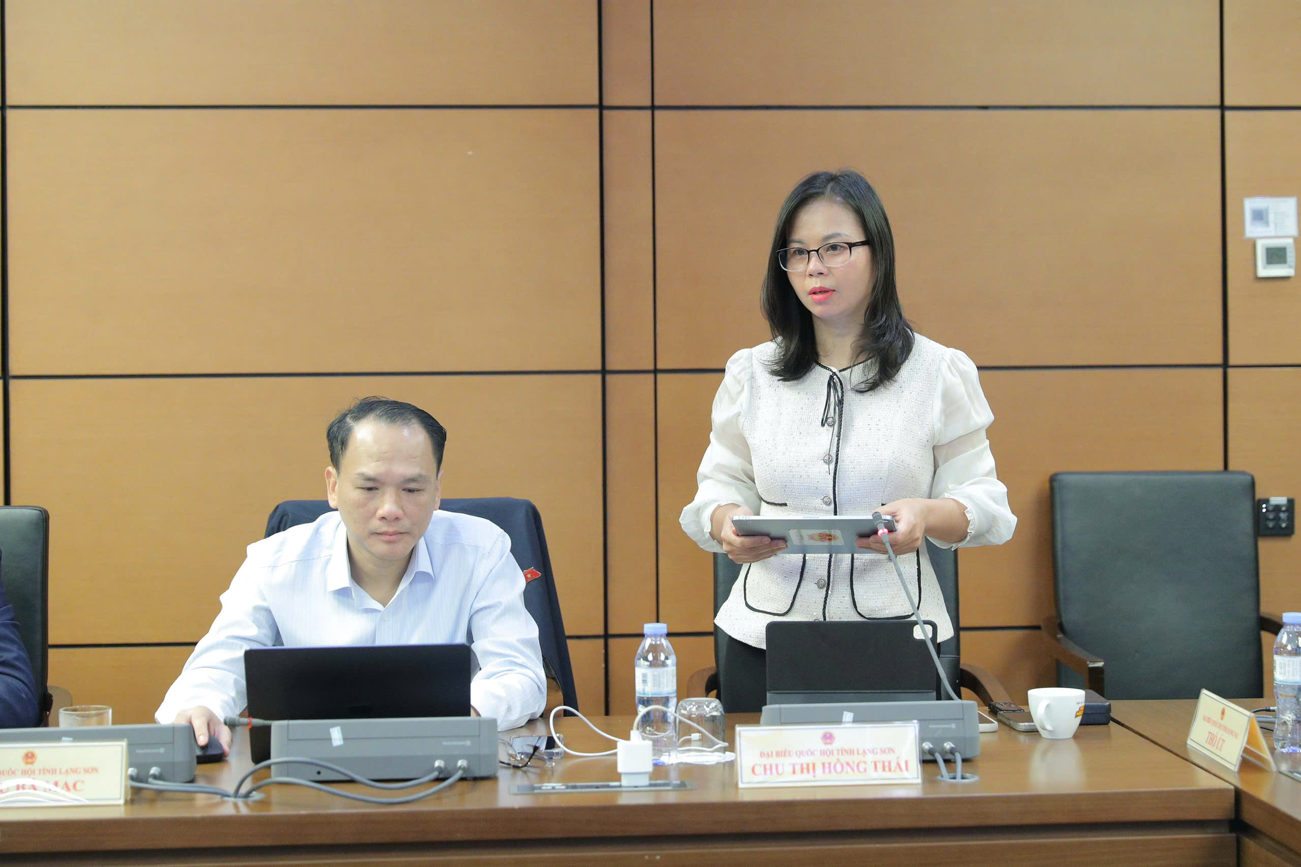 Đoàn đại biểu Quốc hội tỉnh tiếp tục thảo luận tổ về các dự án luật tại Kỳ họp thứ 10, Quốc hội khóa XV